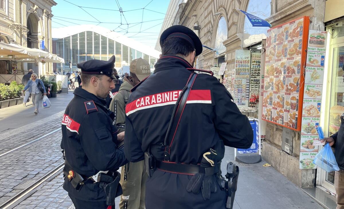 Controlli dei Carabinieri in tutta l’area della stazione Termini di Roma: 2 arresti, 10 denunce e 13 persone sanzionate. - 