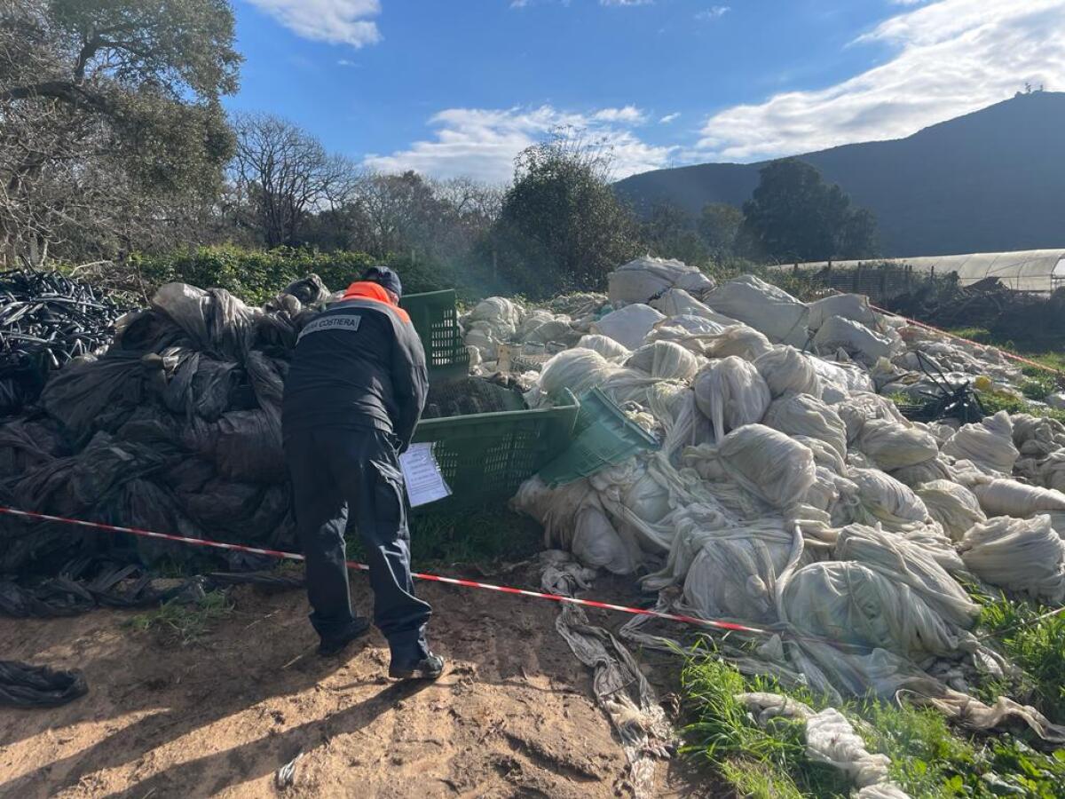 Sequestrata dalla Guardia Costiera una discarica abusiva a Sabaudia. - 