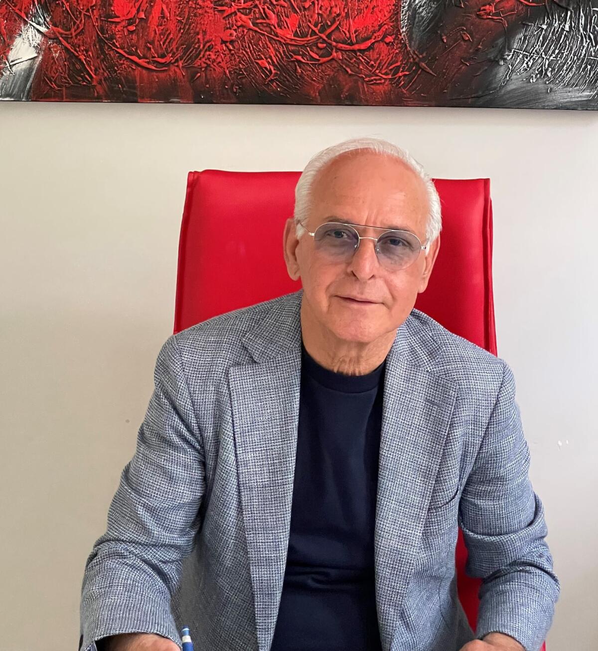 Malore alla guida: il Sindaco di Itri, Agresti, finisce contro tre auto in sosta. Ricoverato in ospedale in terapia intensiva. - 