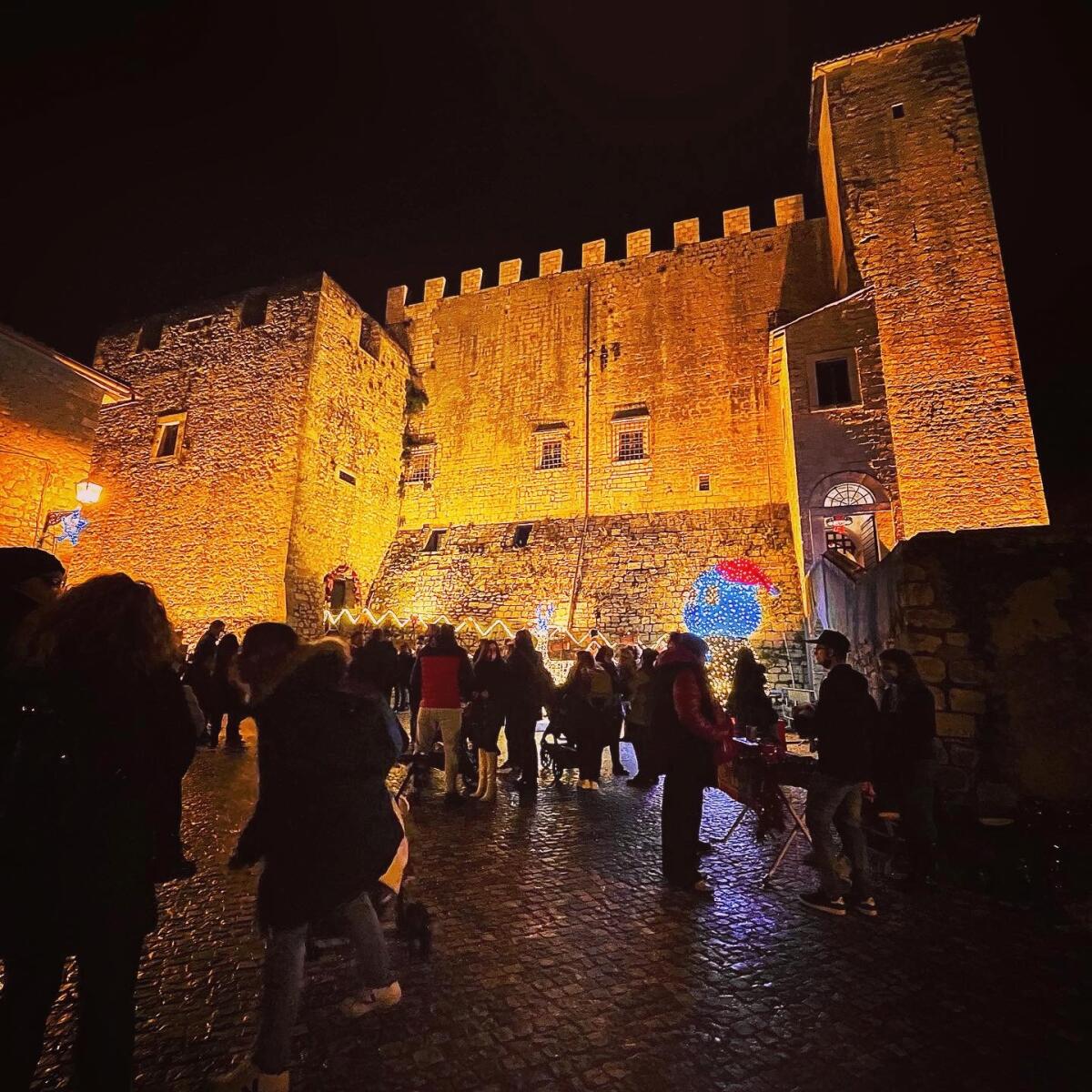 Il Castello di Maenza in tre anni è rinato grazie ai progetti dell'associazione La Macchia - 