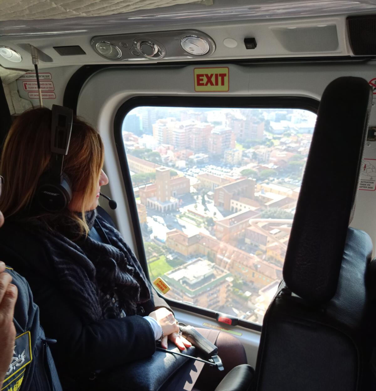 Volo in elicottero sopra Pomezia: la Sindaca Veronica Felici “monitora” la città dall’alto con la Guardia di Finanza. - 