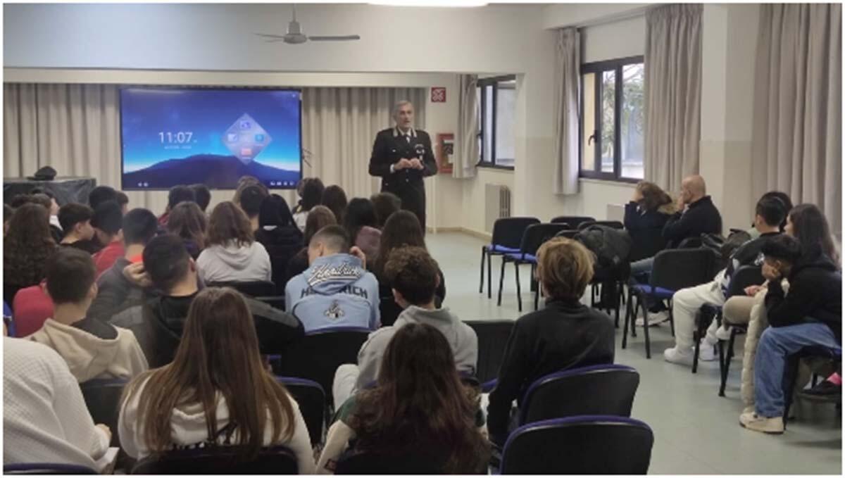 I carabinieri di Aprilia a confronto con gli studenti dell'Istituto Matteotti - 