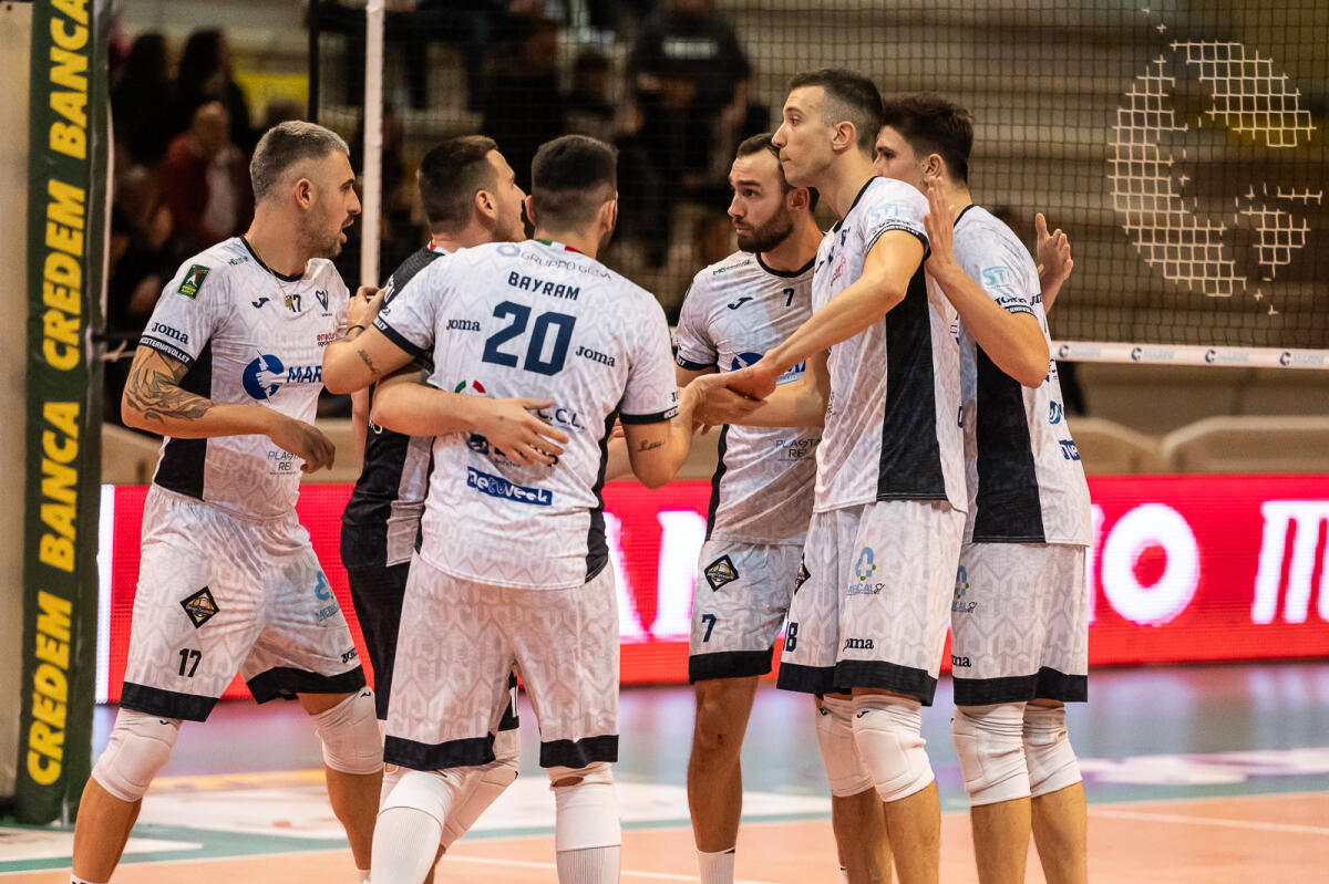 Superlega: il Cisterna Volley vince (3-1) in rimonta su Piacenza e centra la quarta vittoria consecutiva in casa. - 