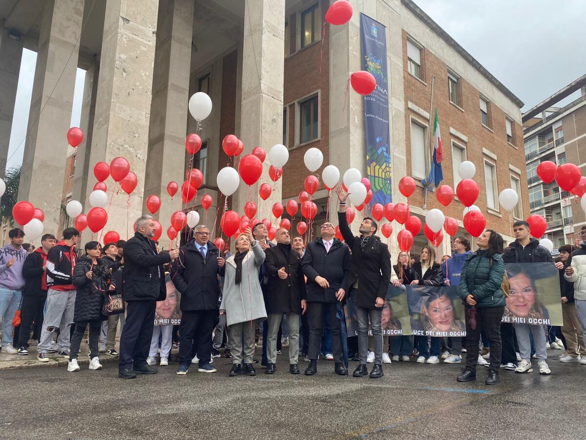 Flash mob e palloncini per ricordare Veronica De Nitto uccisa negli Usa, "Chiediamo giustizia" - 