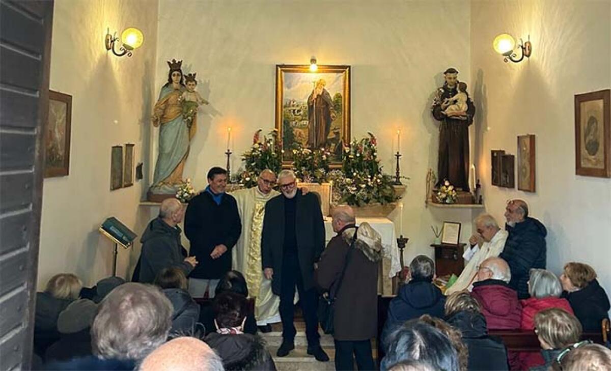 Ad Aprilia, questa mattina, nella chiesetta di Sant’Antonio Abate, la benedizione degli animali, del pane e del sale. - 