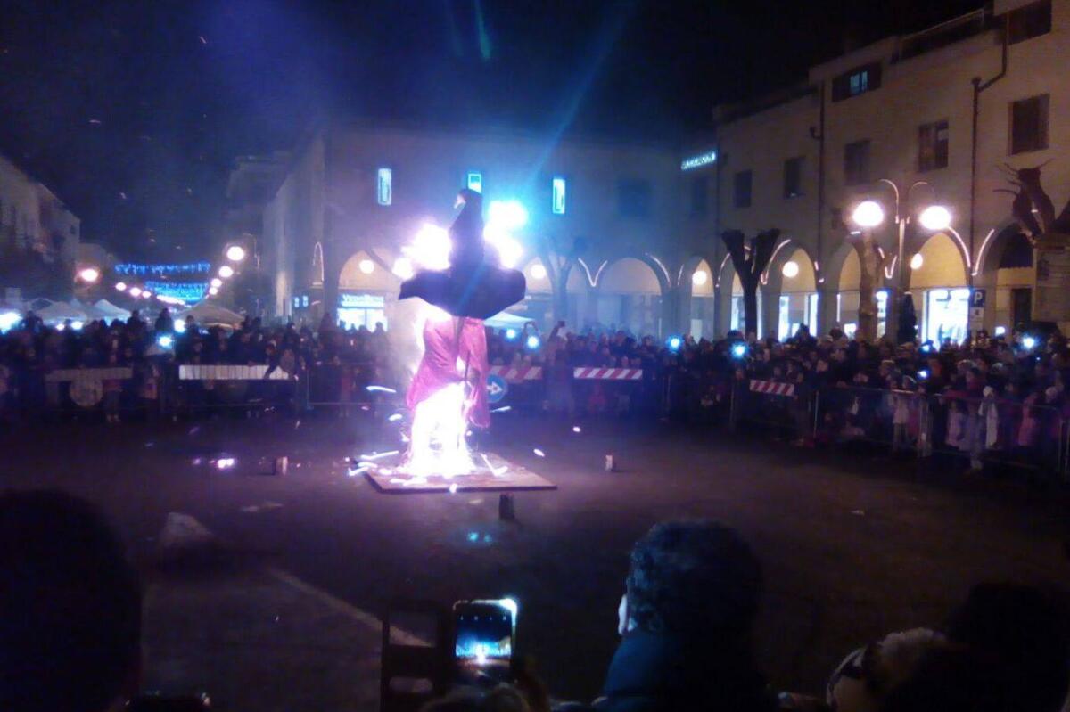 Aprilia, "No al rogo della Befana, portiamo fiori ad una dolce vecchina" - 