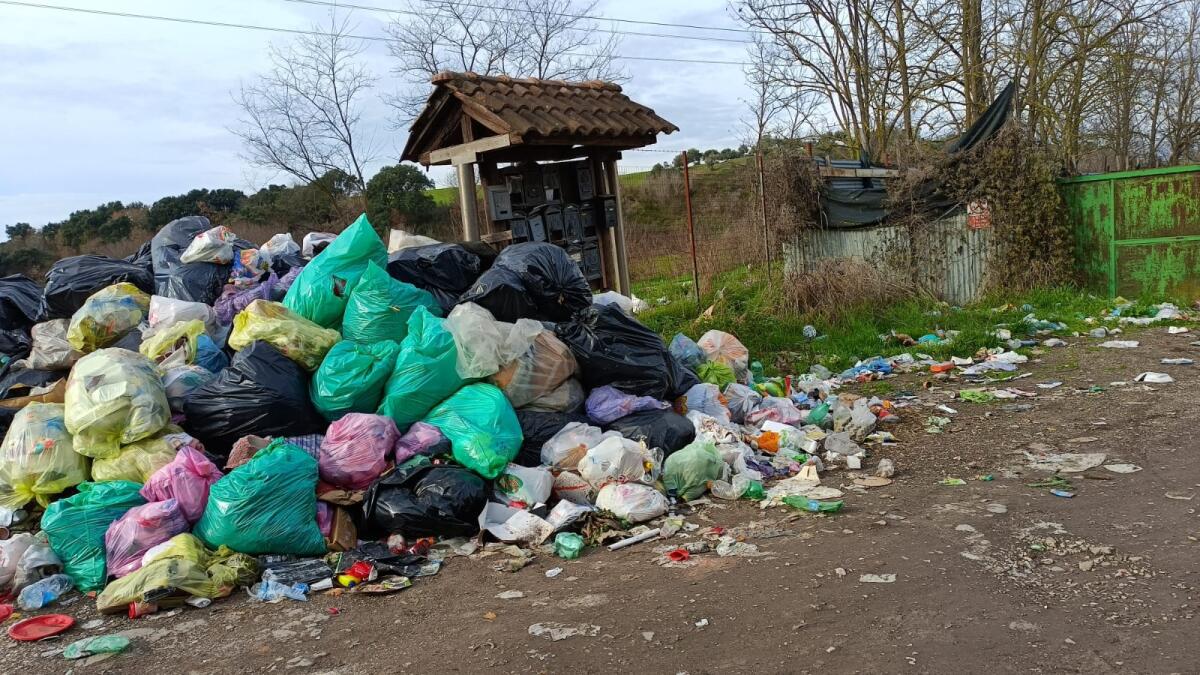 APRILIA - Abbandono di rifiuti e conferimenti irregolari, Marchitti: "Monitoraggio costante, in arrivo il bidoncino intelligente" - 