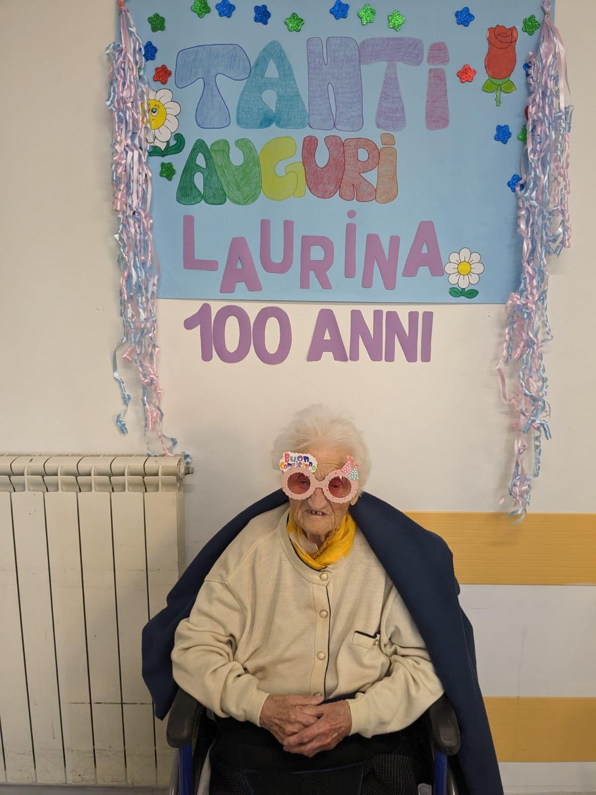Nonna Laurina compie 100 anni, grande festa alla rsa "Angeli Custodi" di Nettuno - 