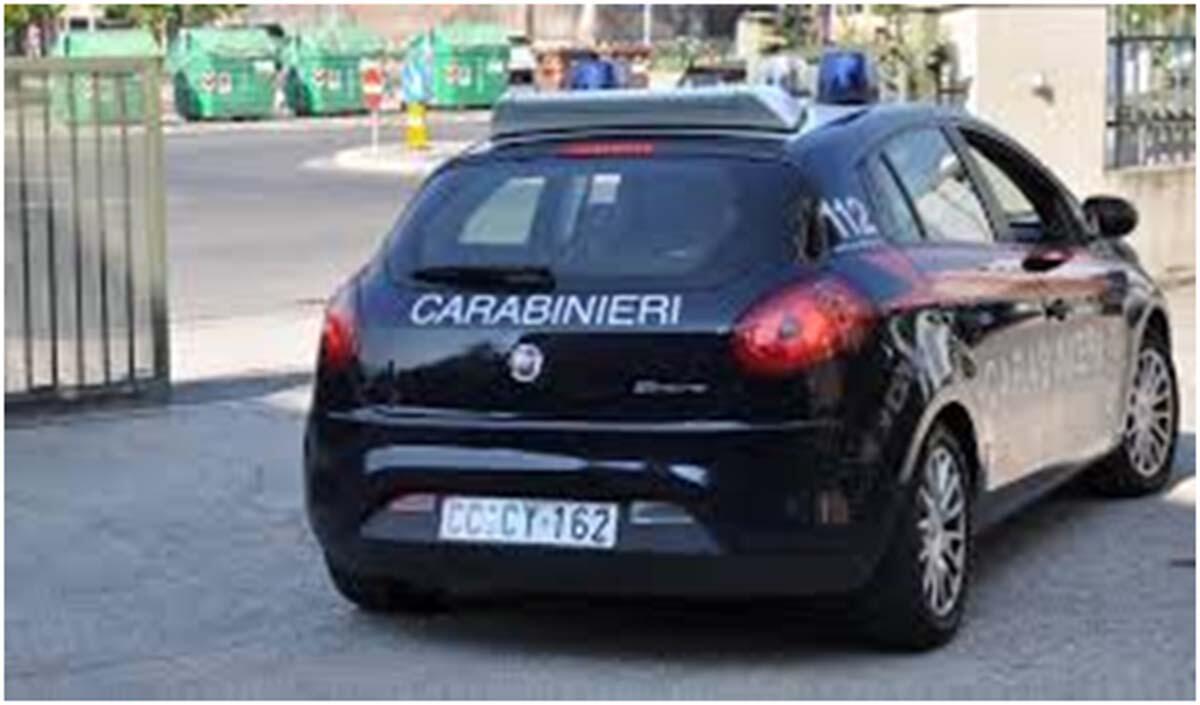 Vìola il divieto di avvicinare l’ex moglie, va da lei e la prende a schiaffi - 