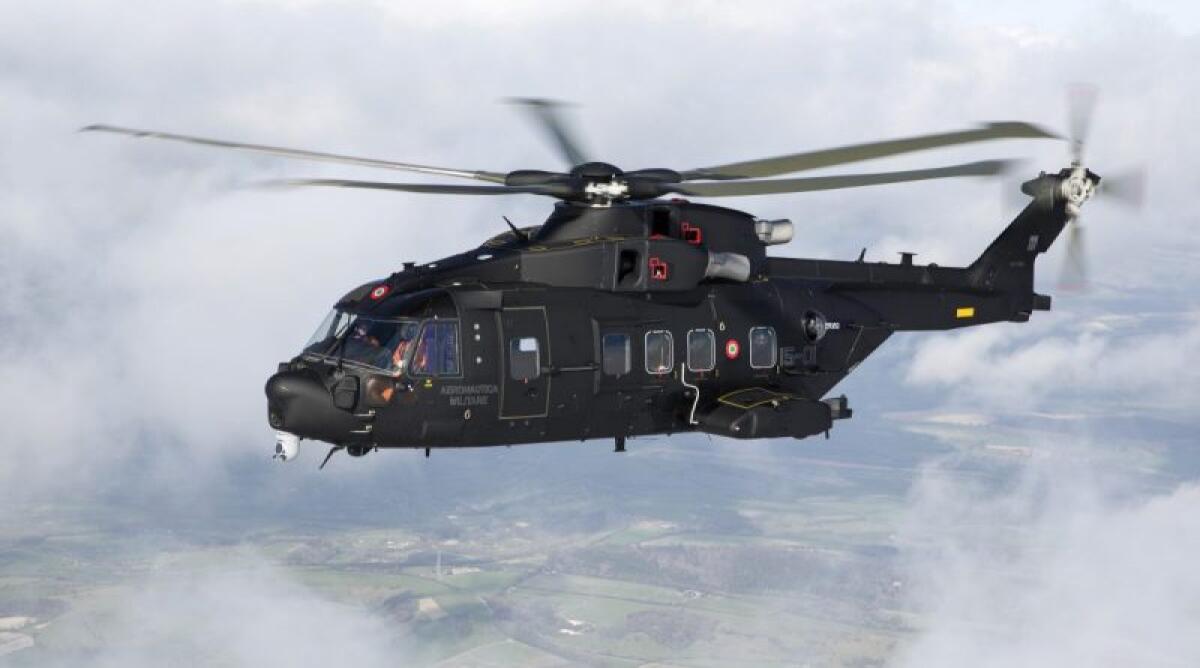 Atterraggio di emergenza a Santi Cosma e Damiano per un elicottero dell’Aeronautica Militare. - 