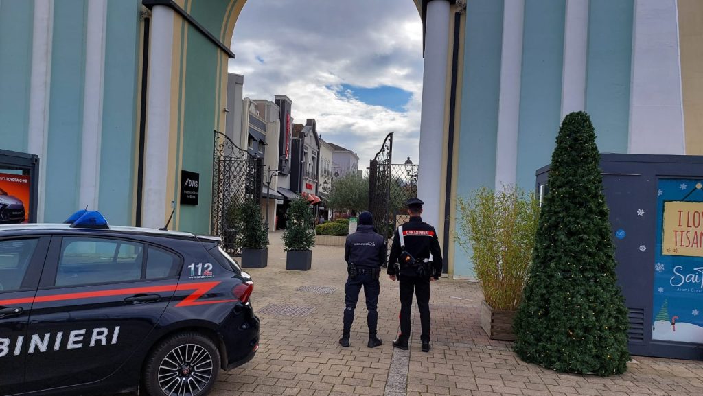i Carabinieri intervenuti all'Outlet di Valmontone