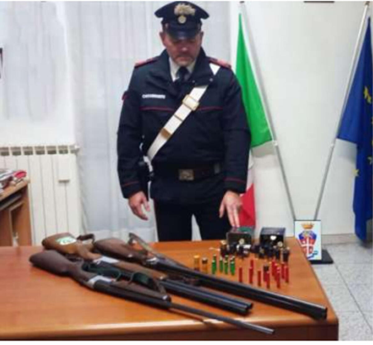 Con il fucile spara al cane della vicina, 76enne denunciato - 