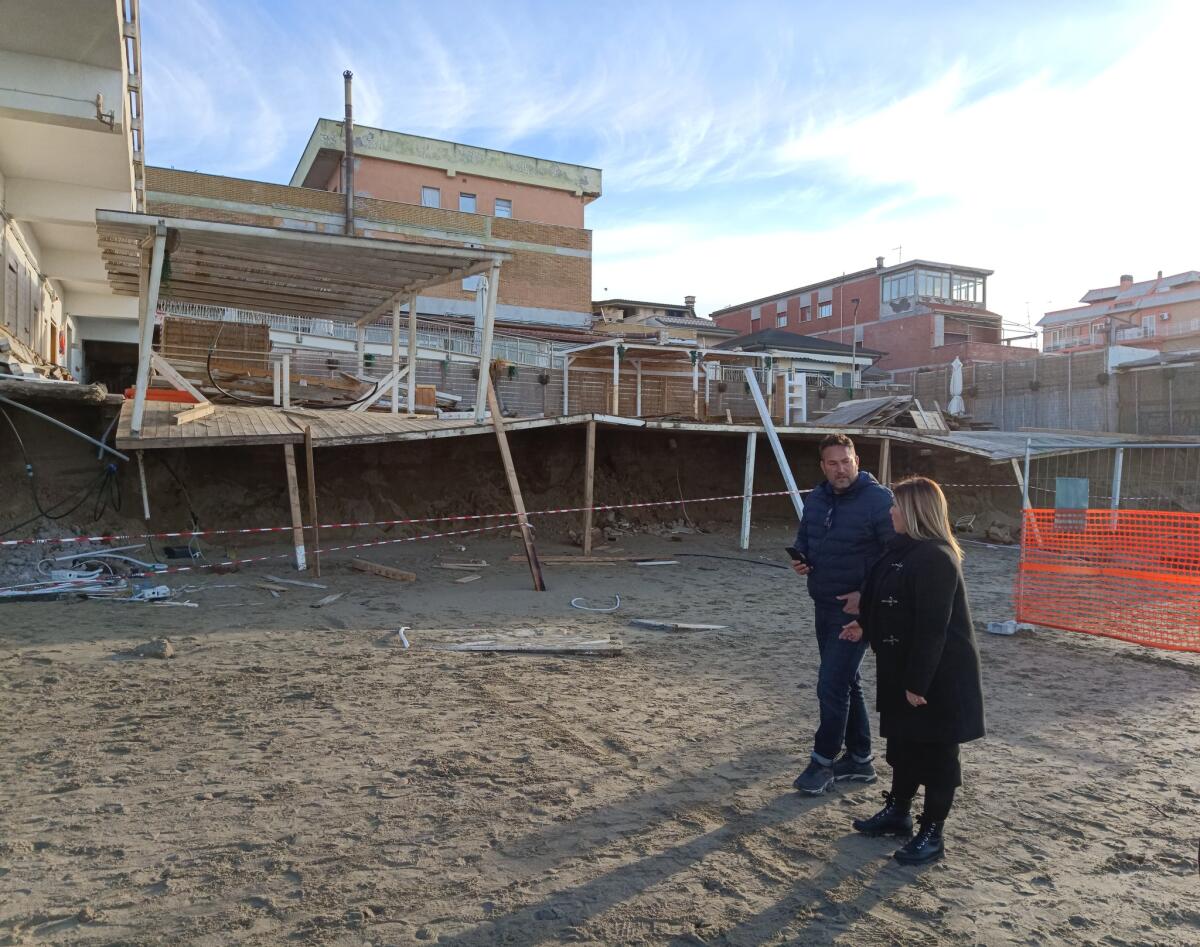 Erosione costiera, iniziati i lavori nel centro di Torvaianica per la salvaguardia dell’arenile. - 