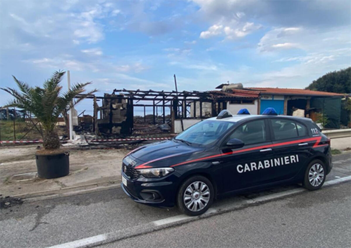 Due strutture balneari in fiamme la notte scorsa sul lungomare Sant’Agostino a Gaeta. VIDEO - 