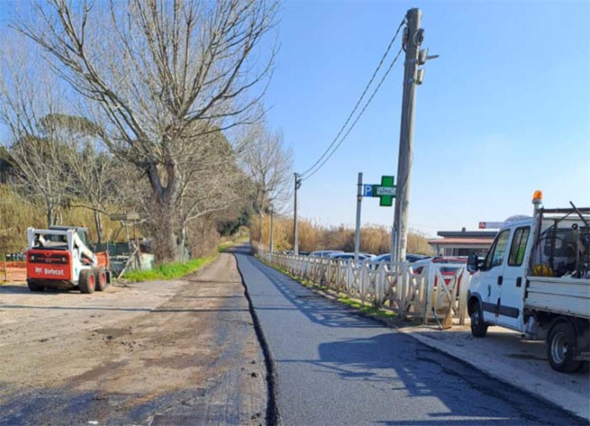 Lavori di rifacimento del manto stradale lungo via Apriliana Sud. L’assessore Moroni: “messo in sicurezza mezzo chilometro di strada”. - 
