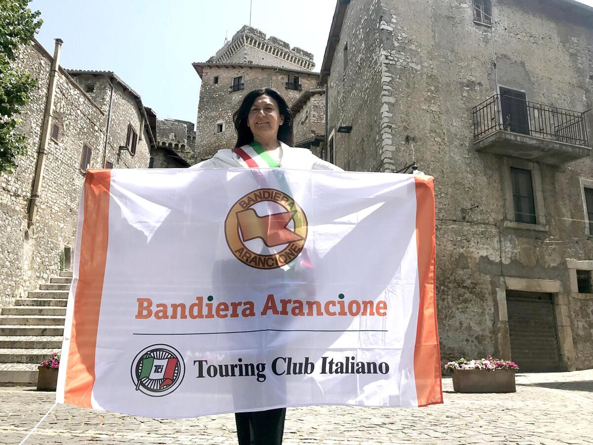 Il Touring Club Italiano conferma la Bandiera Arancione per il turismo a Sermoneta. - 