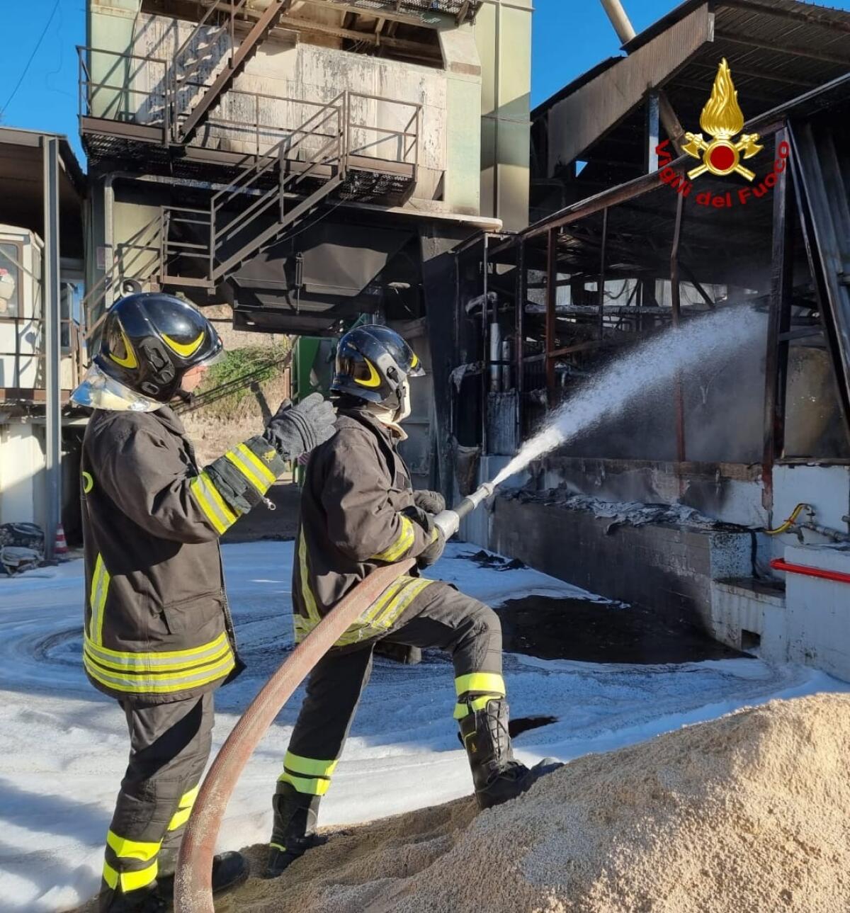 Incendio in via Isarco da Stradaioli ad Aprilia - 