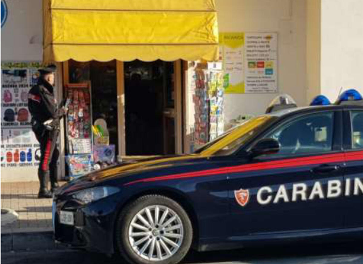 "Raccogliamo fondi per il restauro della chiesa", così tenta la truffa ad un edicolante: denunciata - 