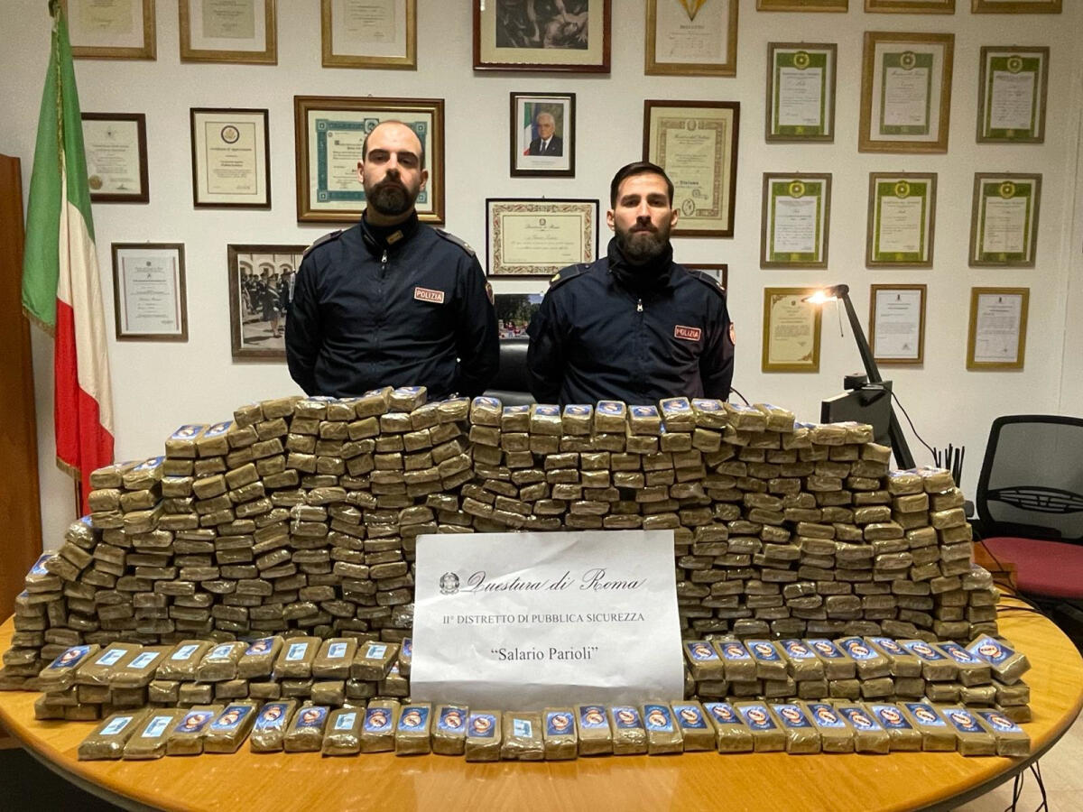 48enne di Aprilia acquista 5 chili di droga a Nettuno: la Squadra Mobile di Roma lo bracca in via dei Cinque Archi. - 