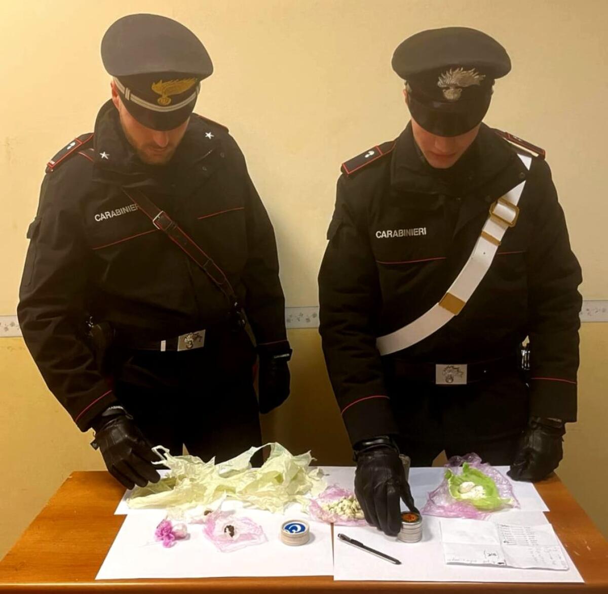Due arresti per droga ad opera di Carabinieri di Pomezia. Uno nascondeva lo stupefacente negli slip. - 
