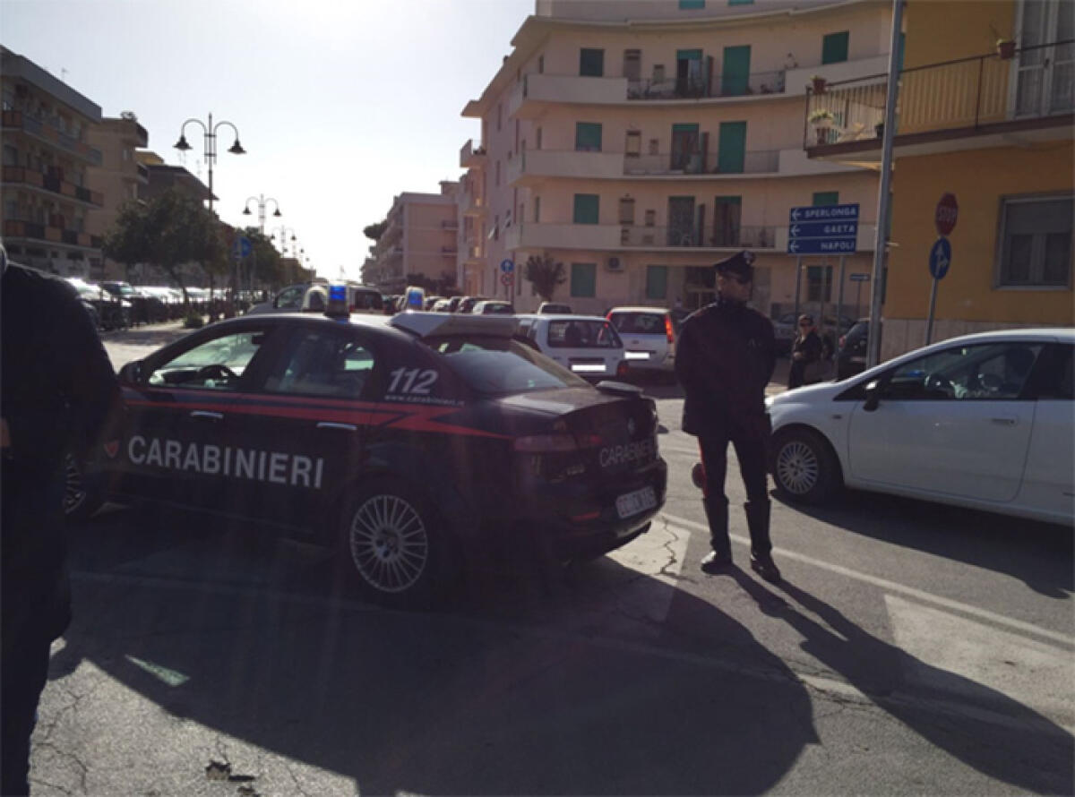 Ruba la borsa ad una donna in un bar sulla Pontina, incastrato dalle telecamere - 