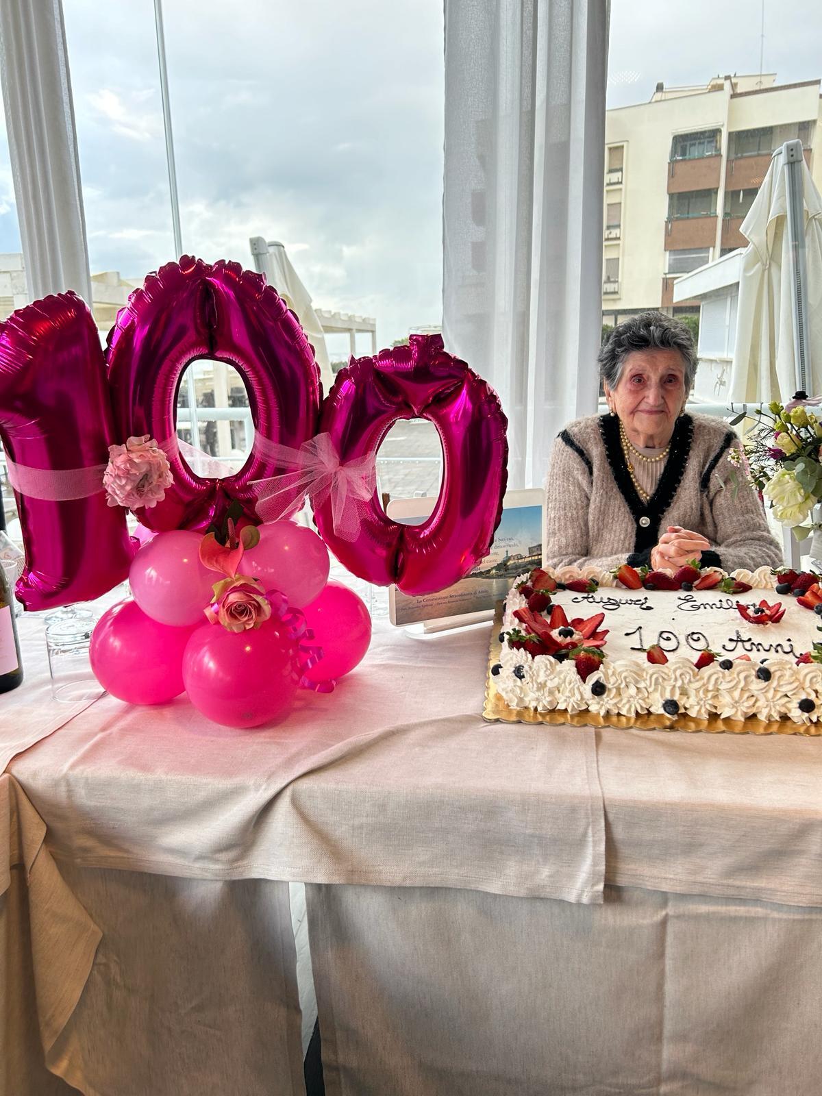 La Città di Anzio festeggia i 100 anni della Signora Emilia Maria Caironi - 