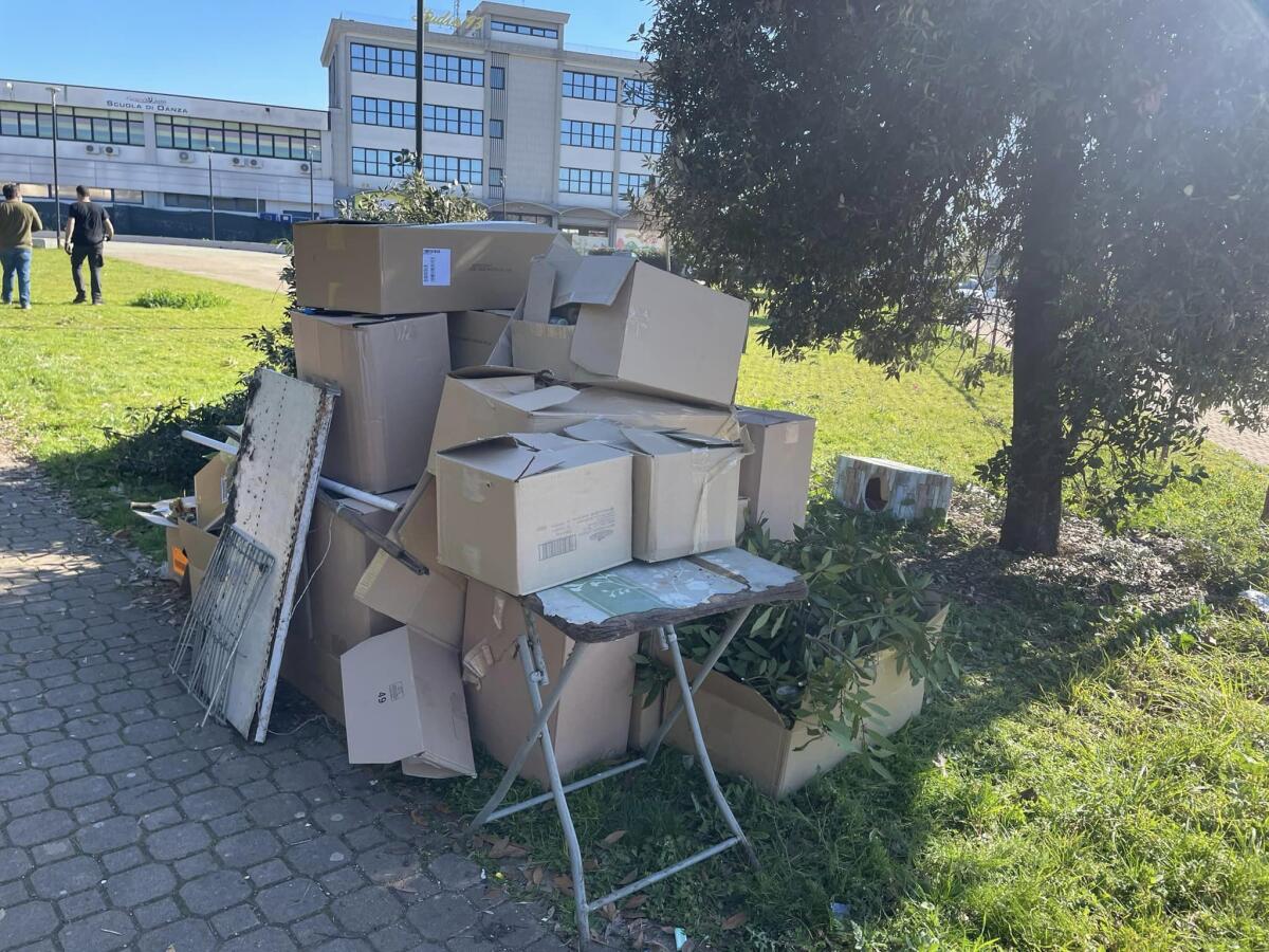 Ripulita l’area verde comunale di via Mozart, ad Aprilia: al lavoro la Asd Paco Team e gli LSU del Comune. - 