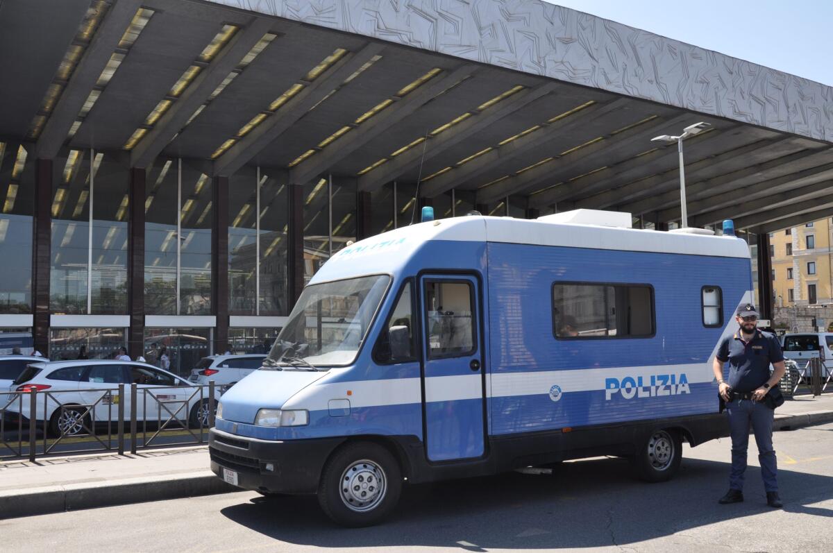 Controlli alla Stazione Termini, identificate quasi mille persone - 