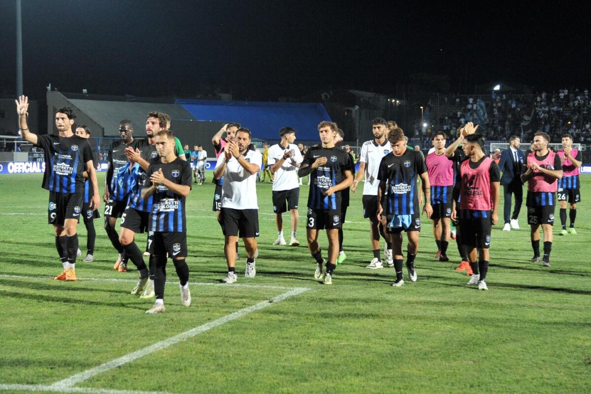 Calcio di Lega Pro, il Latina batte 1-0 il Catania. Domenica si gioca sul campo del Monopoli. - 
