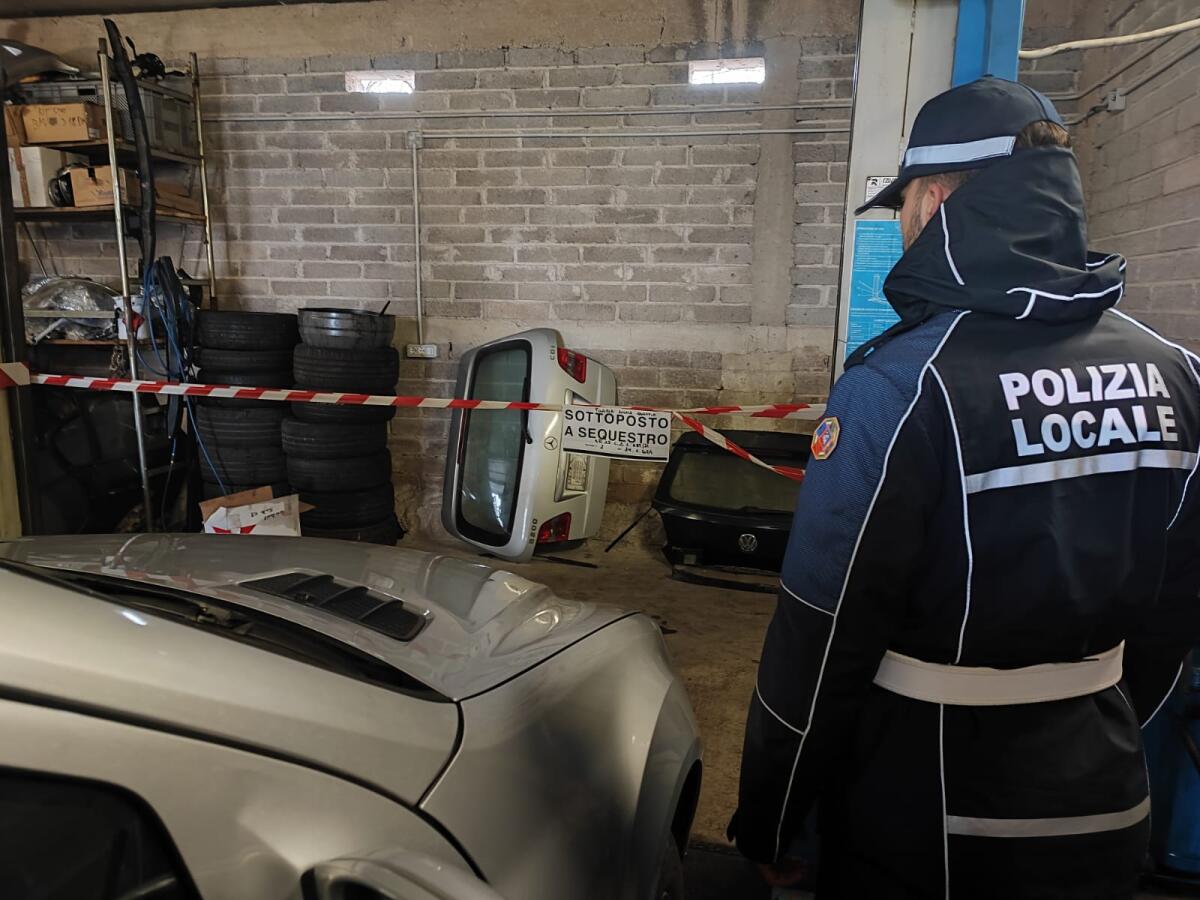 Blitz della Polizia Locale di Lanuvio in un'officina a Malcavallo e in un autolavaggio: sequestri e sanzioni per 10mila euro. - 