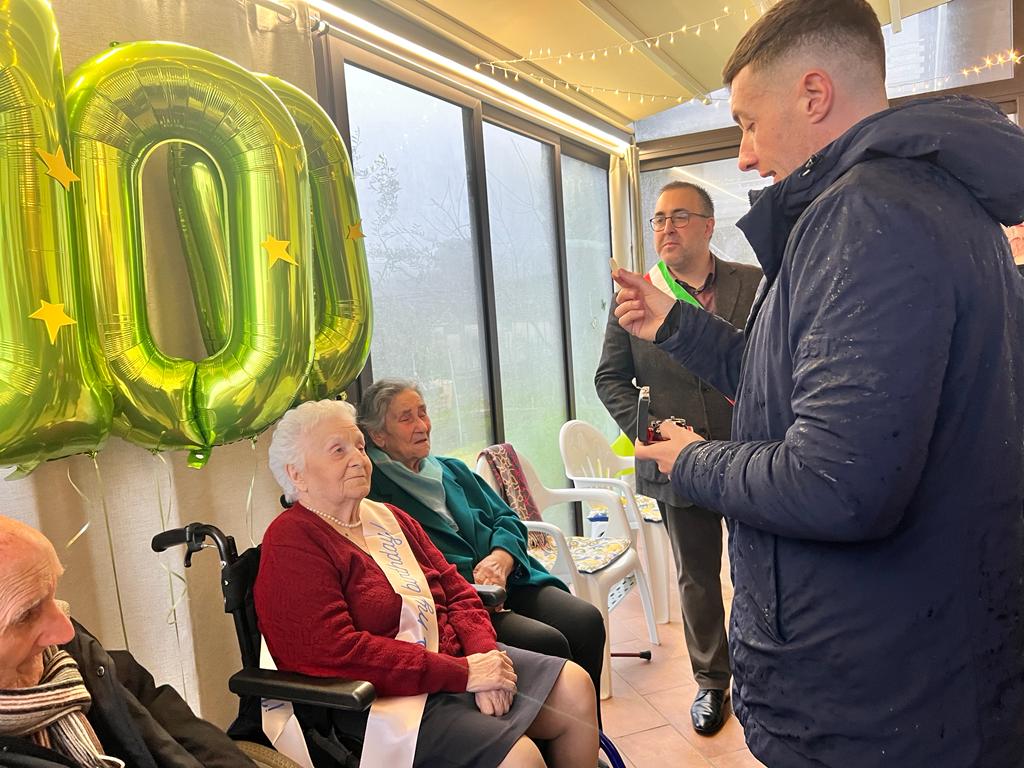 i 100 anni della signora Velia Pomponi  di Lanuvio