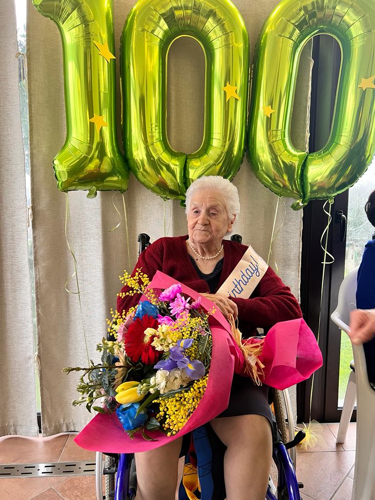 i 100 anni della signora Velia Pomponi  di Lanuvio