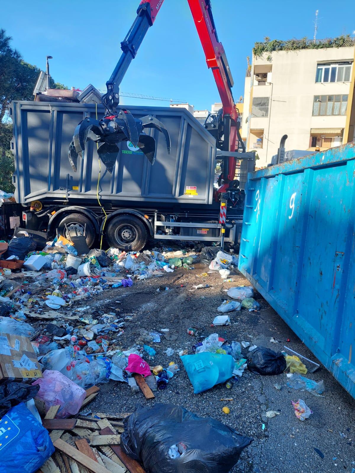 Completata a Pomezia la bonifica della discarica a cielo aperto in via Fellini. - 