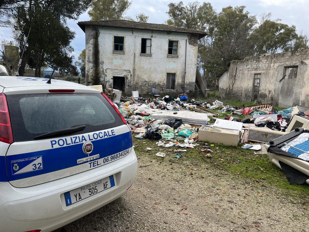 Individuato il presunto autore dell’abbandono dei rifiuti nel borgo storico di Olmobello a Cisterna - 