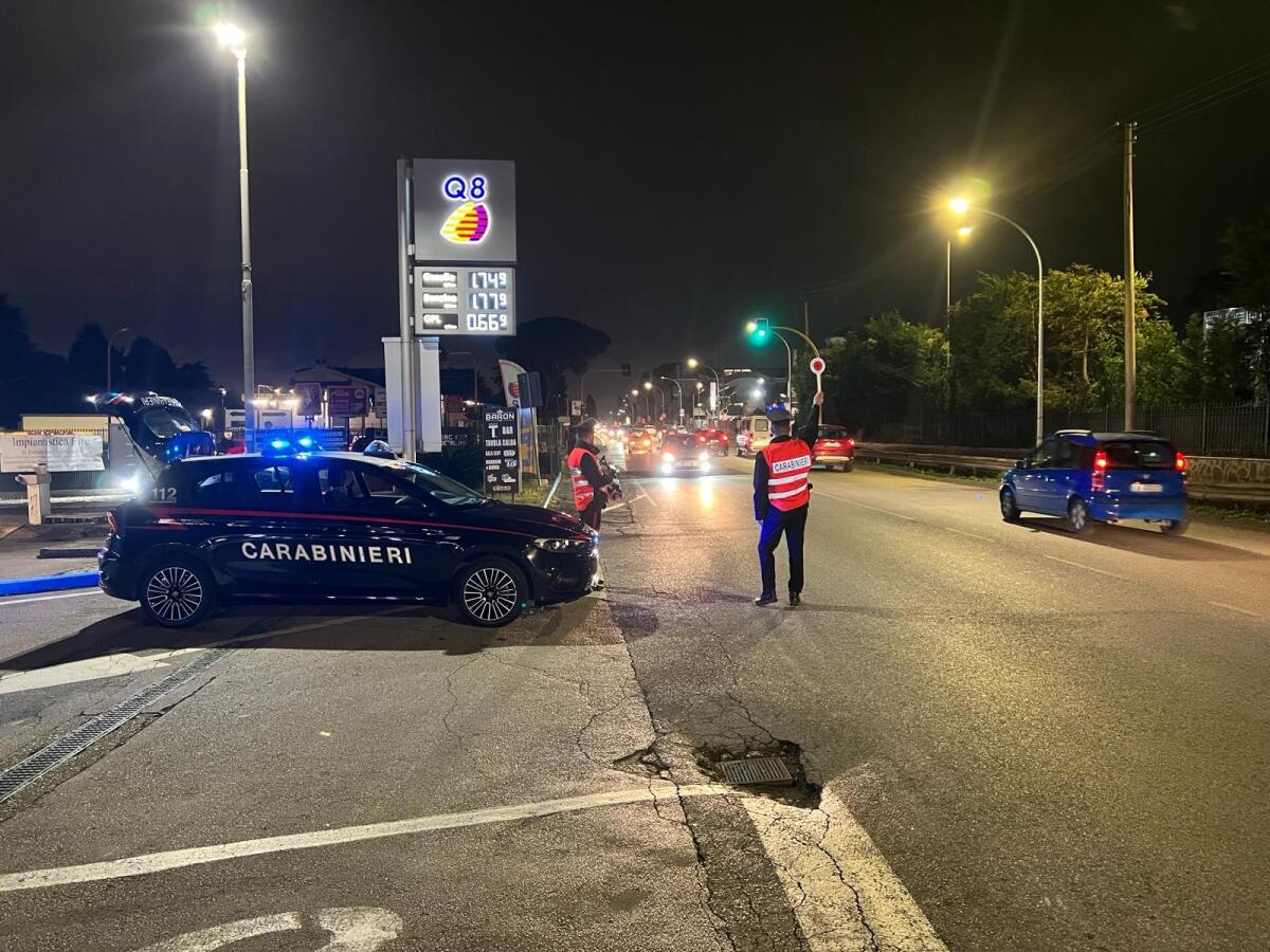 Servizio straordinario di controllo ad Albano: i Carabinieri denunciano 5 automobilisti e segnalano 7 persone per uso di droga. - 
