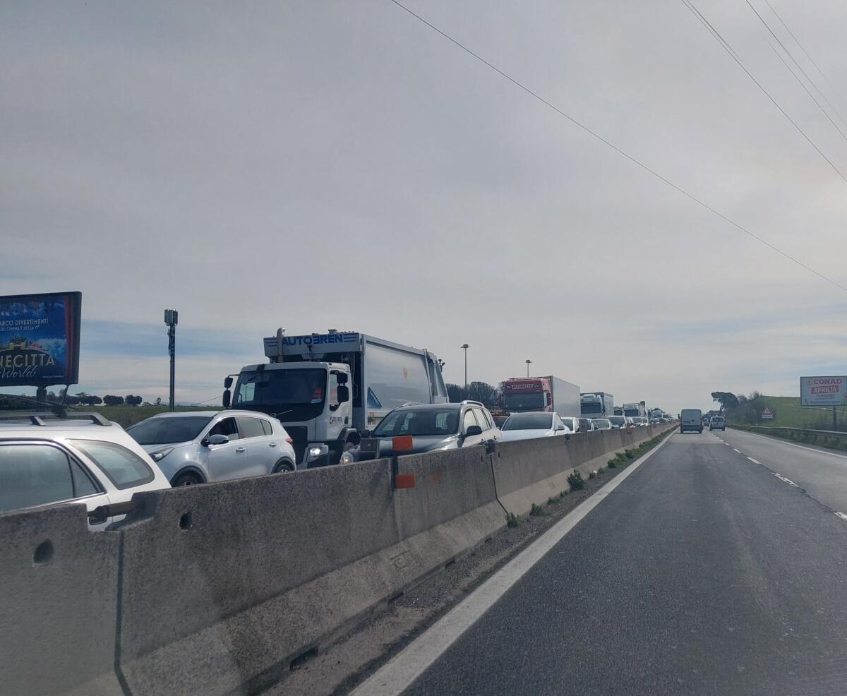 Un secondo incidente, sulla Pontina, crea chilometri di coda in direzione Roma. - 