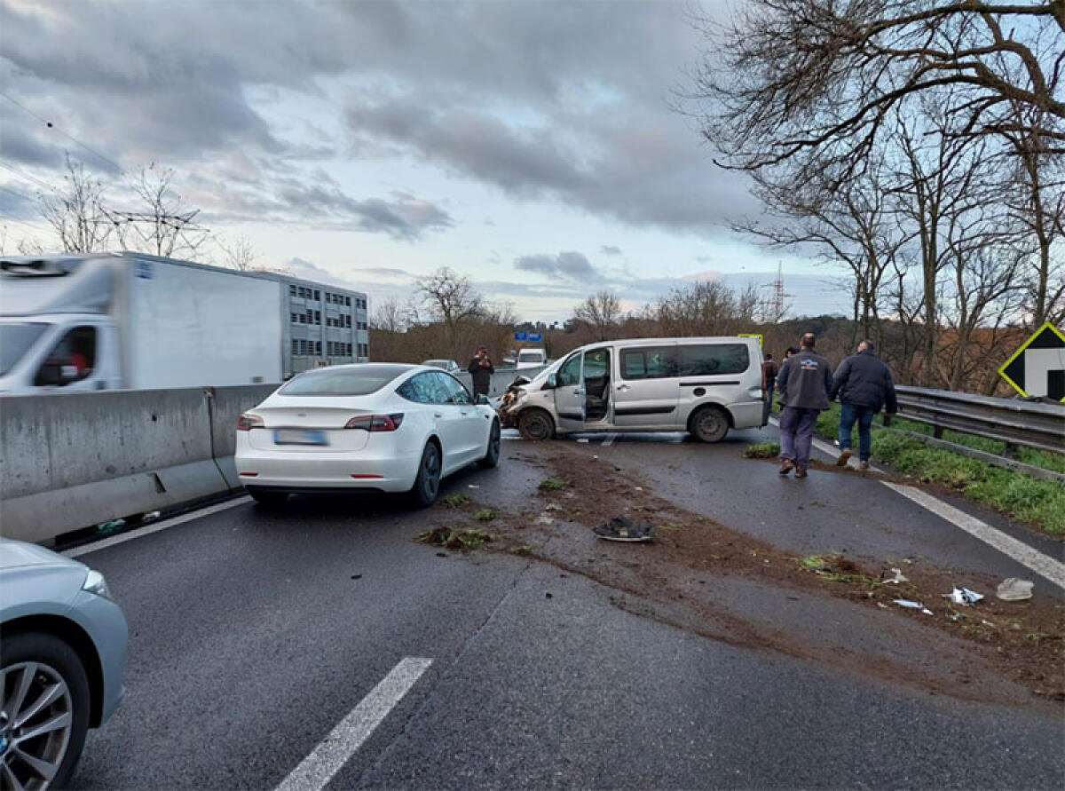 Code sulla Pontina stamattina per un incidente tra Spinaceto e Castel di Decima. - 