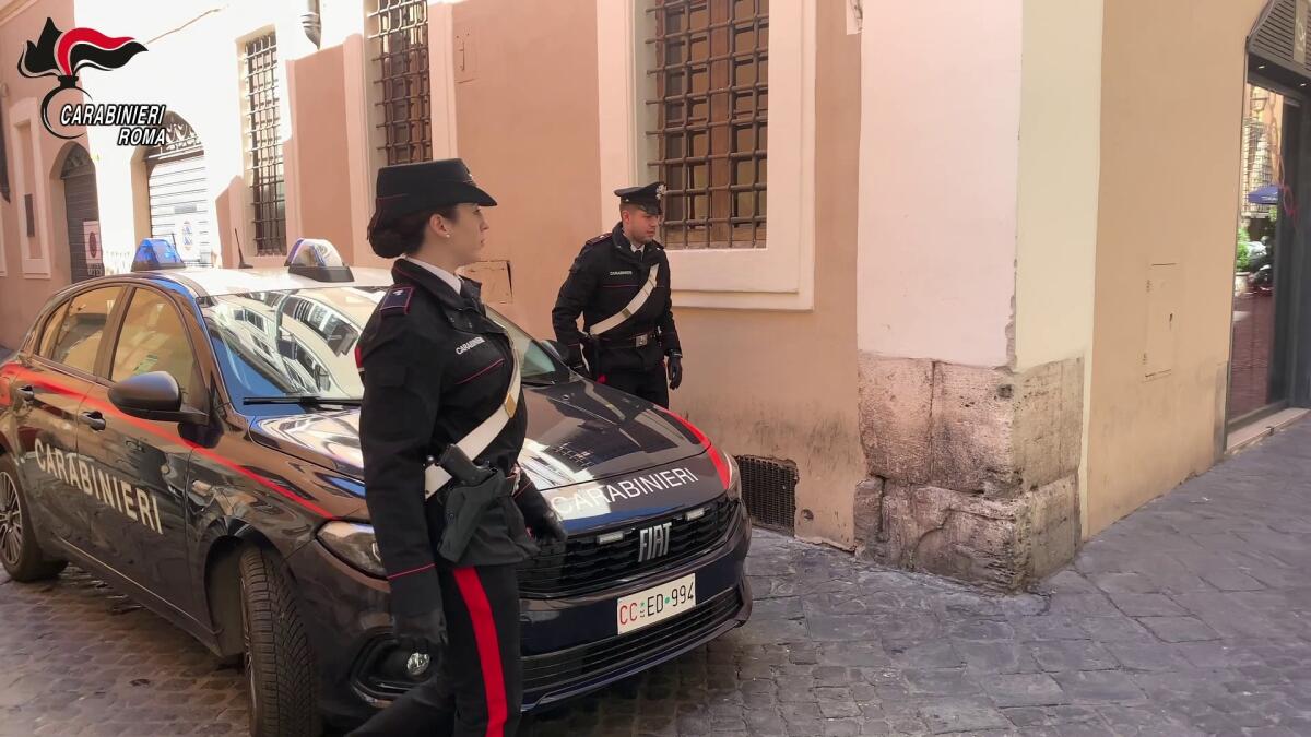Furto da film in una gioielleria nel cuore di Roma, portano via monili d’oro per  800mila euro. Scattano 8 misure cautelari. - 
