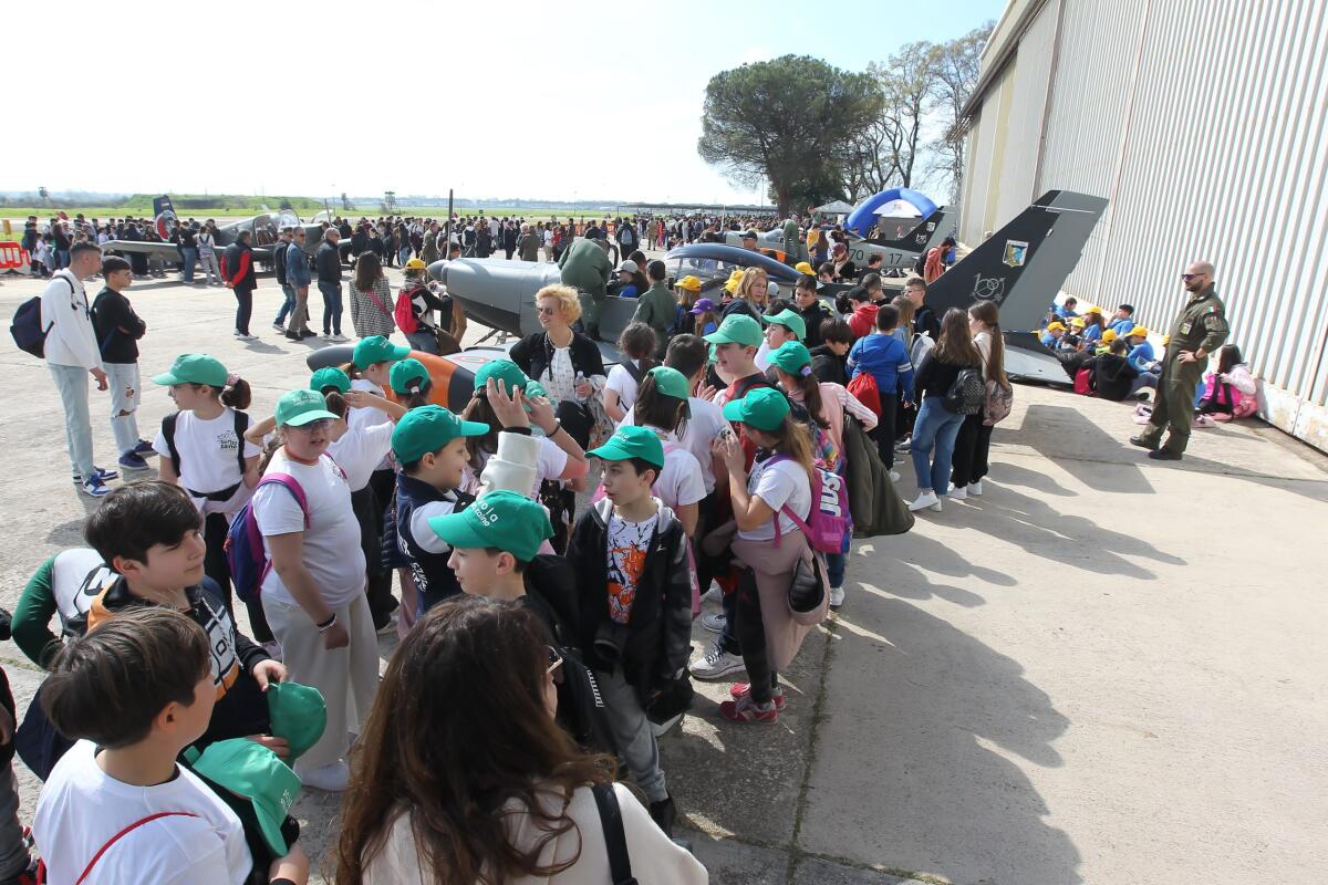 Oltre 4mila studenti alla prova in volo delle Frecce Tricolori al Comani di Latina - 