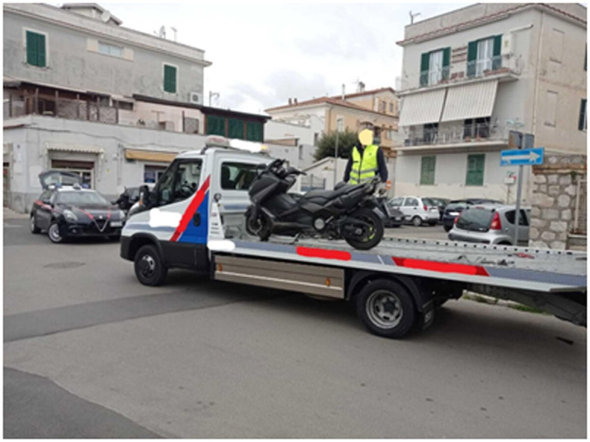 Incidente a Terracina, auto contro moto: due feriti - 