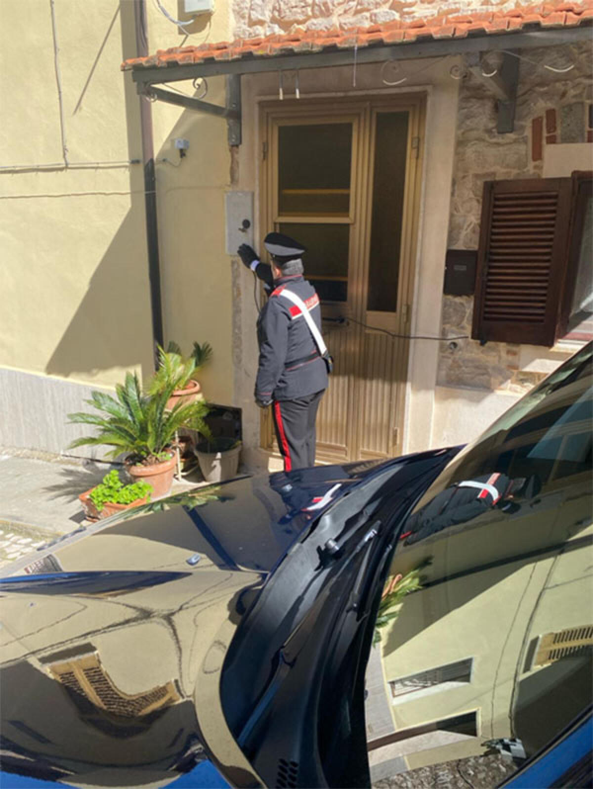 Ruba energia elettrica collegandosi al contatore del vicino di casa: denunciato un 62enne. - 