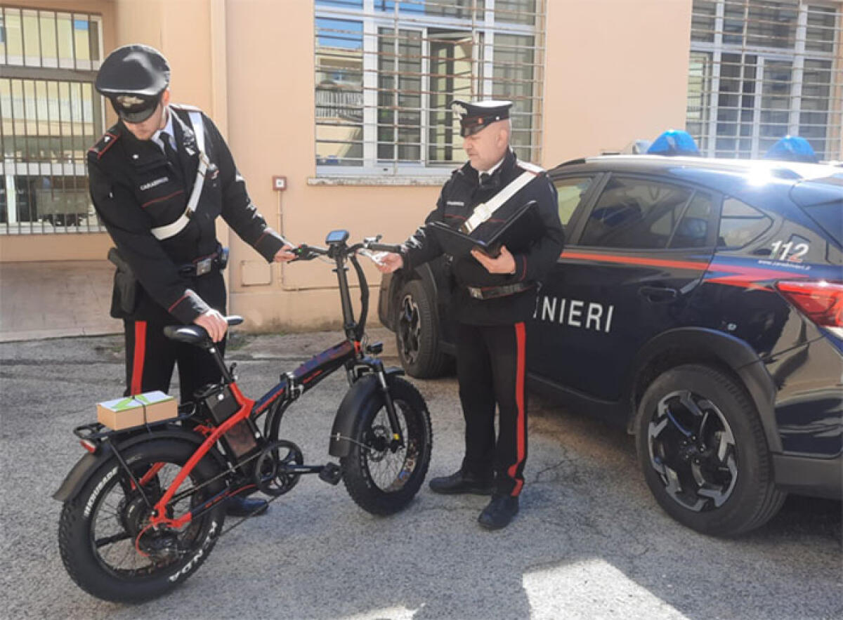 Ruba una bici elettrica parcheggiata in strada, a Sabaudia. Viene rintracciato e denunciato. - 