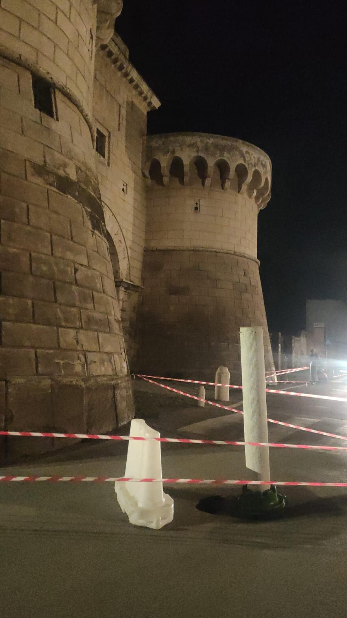 Voragine nei pressi di Porta Napoletana a Velletri, stop alla circolazione - 