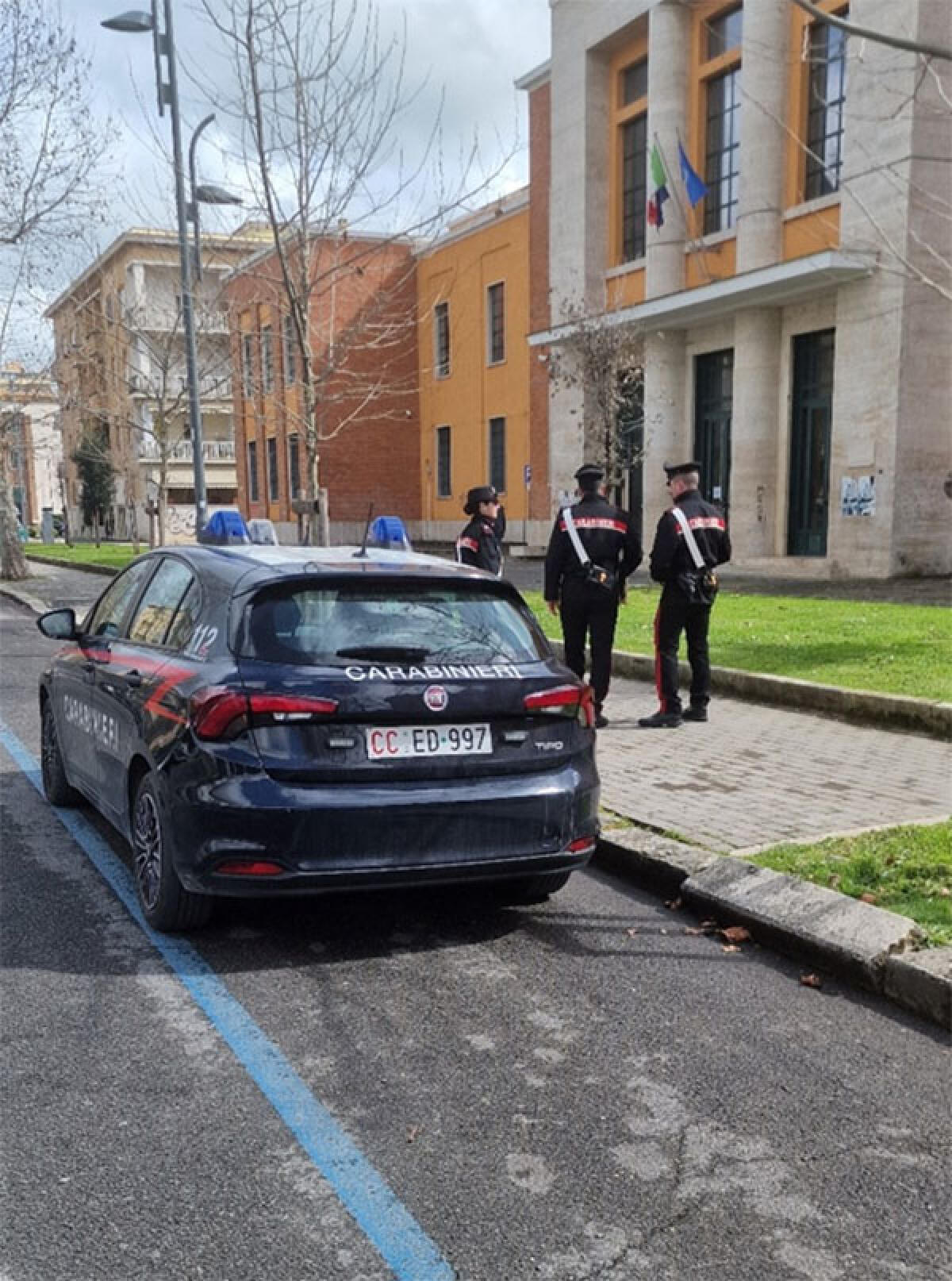 LATINA - Denudano virtualmente alcune compagne di scuola con l’app Bikinioff: indagati due ragazzi per molestie sessuali. - 