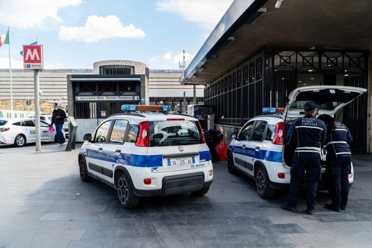 Stazione Termini: schiaffeggiatore seriale di donne fermato da una pattuglia della Polizia Locale - 