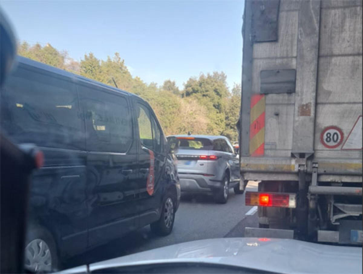 Code questa mattina sulla Pontina, per due incidenti in direzione Nord. Chilometri di coda. - 