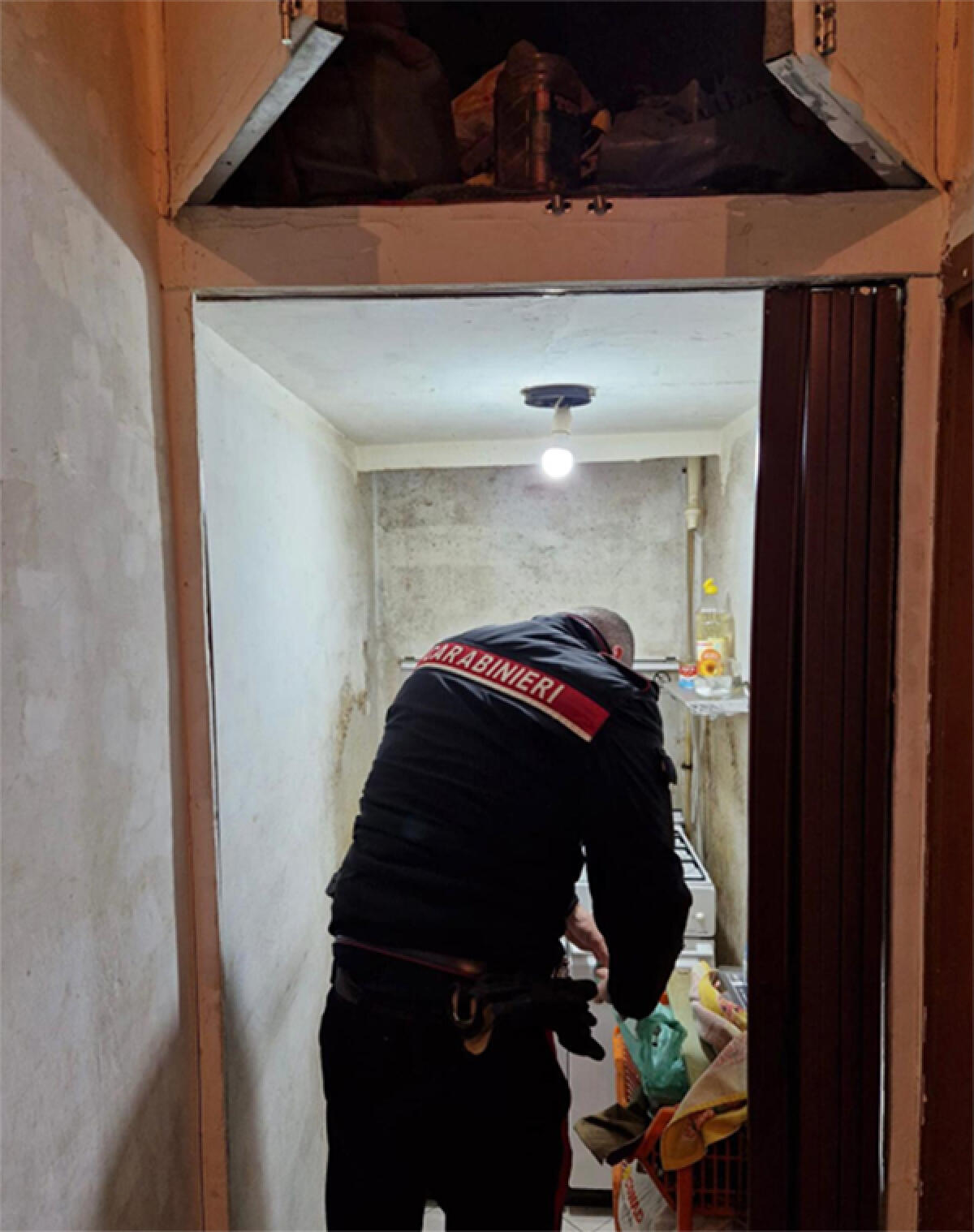 Nascondeva nella stanza di un B&amp;B un etto di droga: 22enne pontino in manette. - 