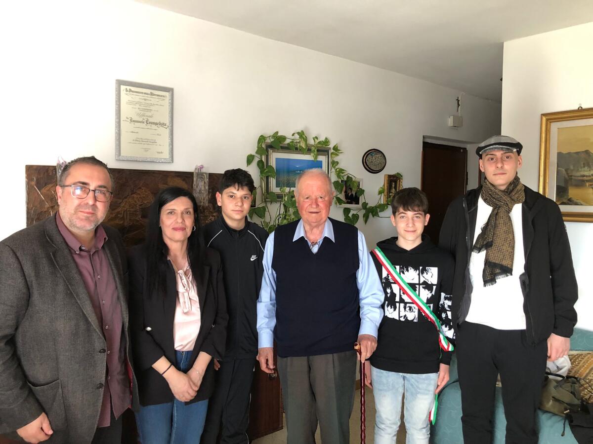 Il Comune di Lanuvio omaggia l’ex Sindaco Leonio Evangelista per i suoi 90 anni. - 