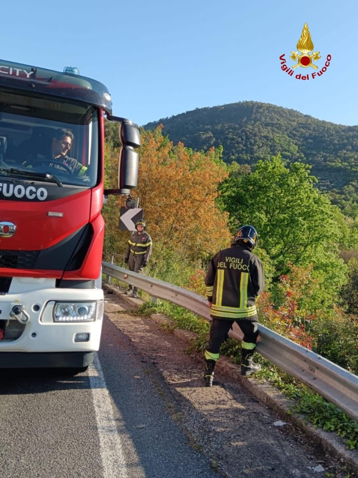 Finisce nella scarpata con la moto nel sud pontino: grave 20enne - 