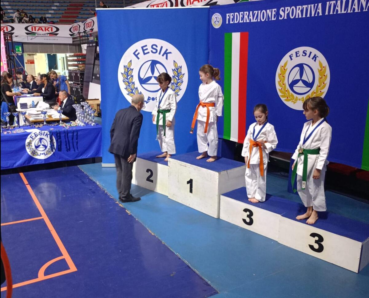 Dieci atleti e otto medaglie, soddisfazione per la Shibumi karate nel Campionato Nazionale Preagonisti 2024 - 